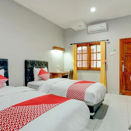 Oyo 90089 Hotel Satria Syariah Denpasa Buitenkant foto