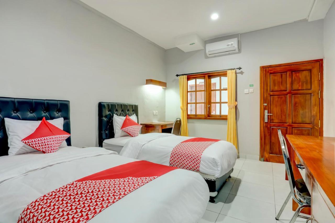 Oyo 90089 Hotel Satria Syariah Denpasa Buitenkant foto